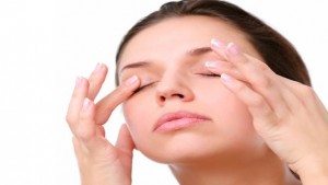 get rid of puffy eyelids