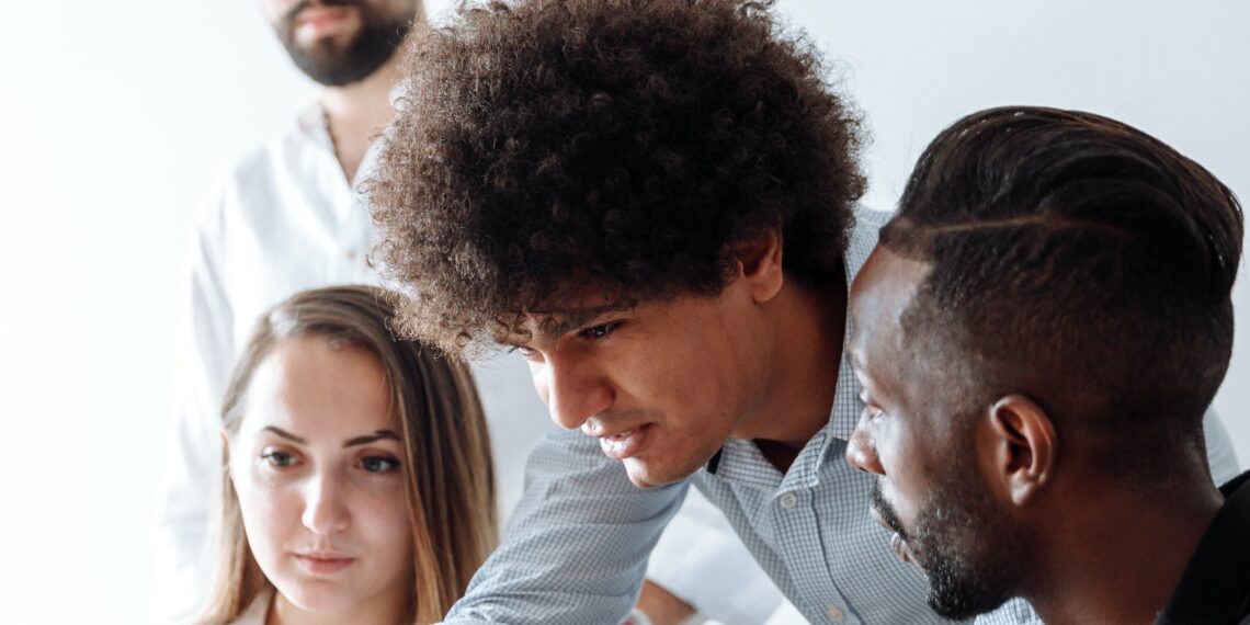 Comparing the Average Bank Account Savings of Men and Women